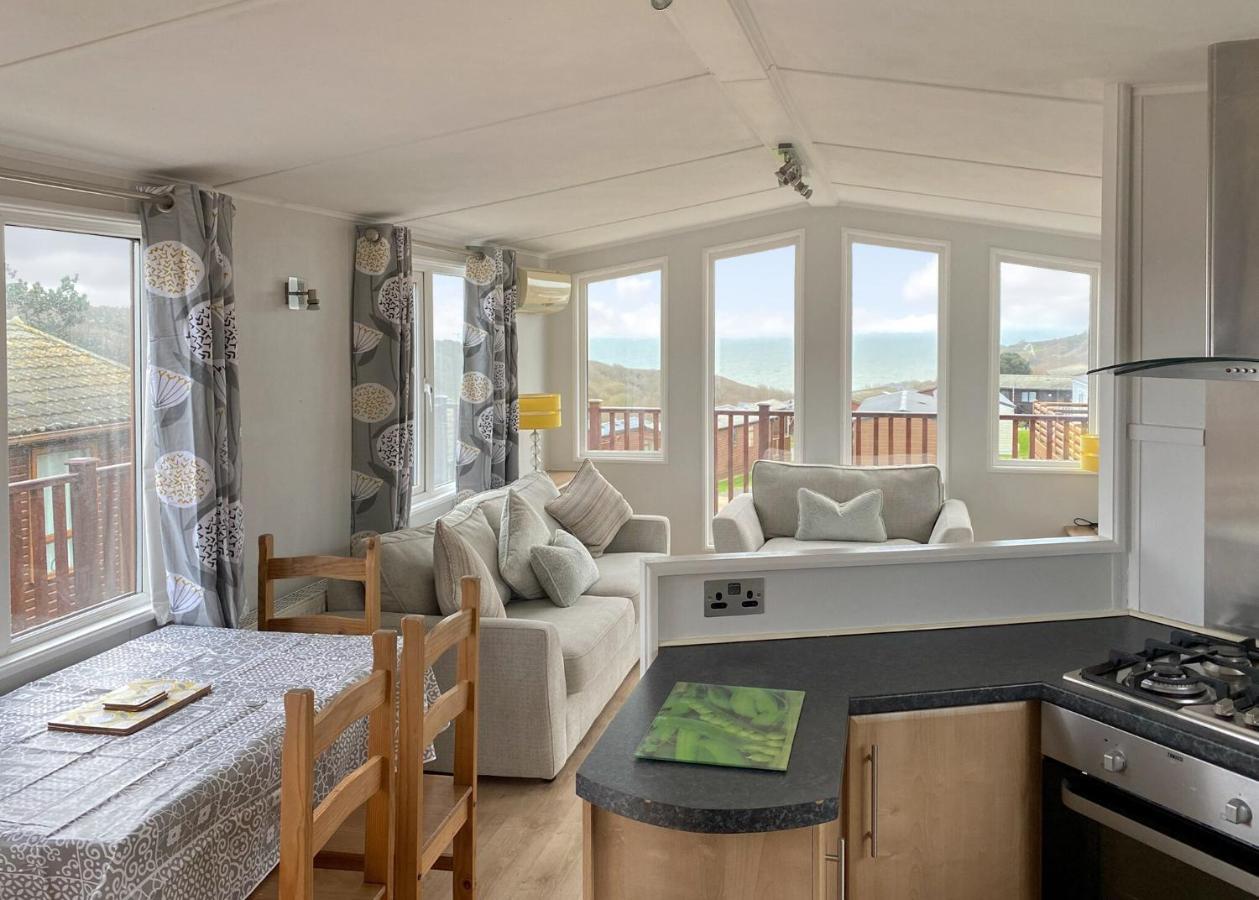 Shear Barn Holiday Park Newport Beach Exterior foto