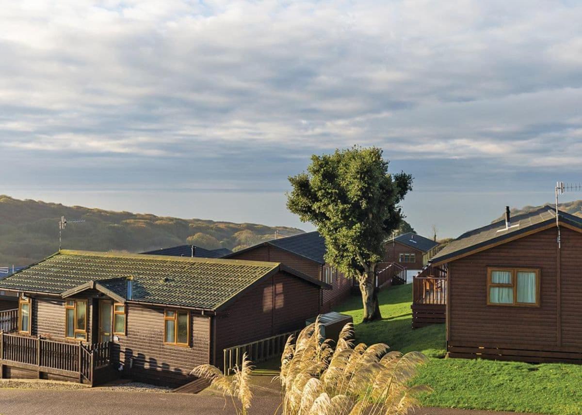 Shear Barn Holiday Park Newport Beach Exterior foto