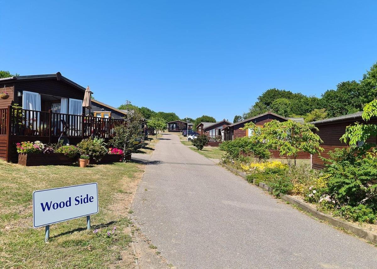 Shear Barn Holiday Park Newport Beach Exterior foto